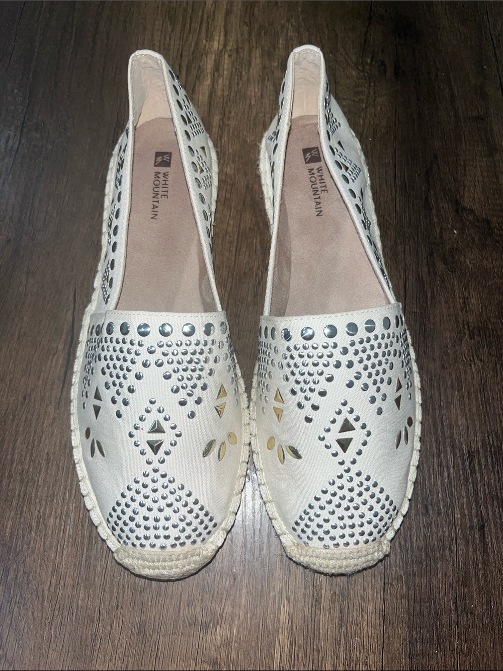 White Mountain Cream Espadrille Flats with Silver and Gold Stud Details size 8M